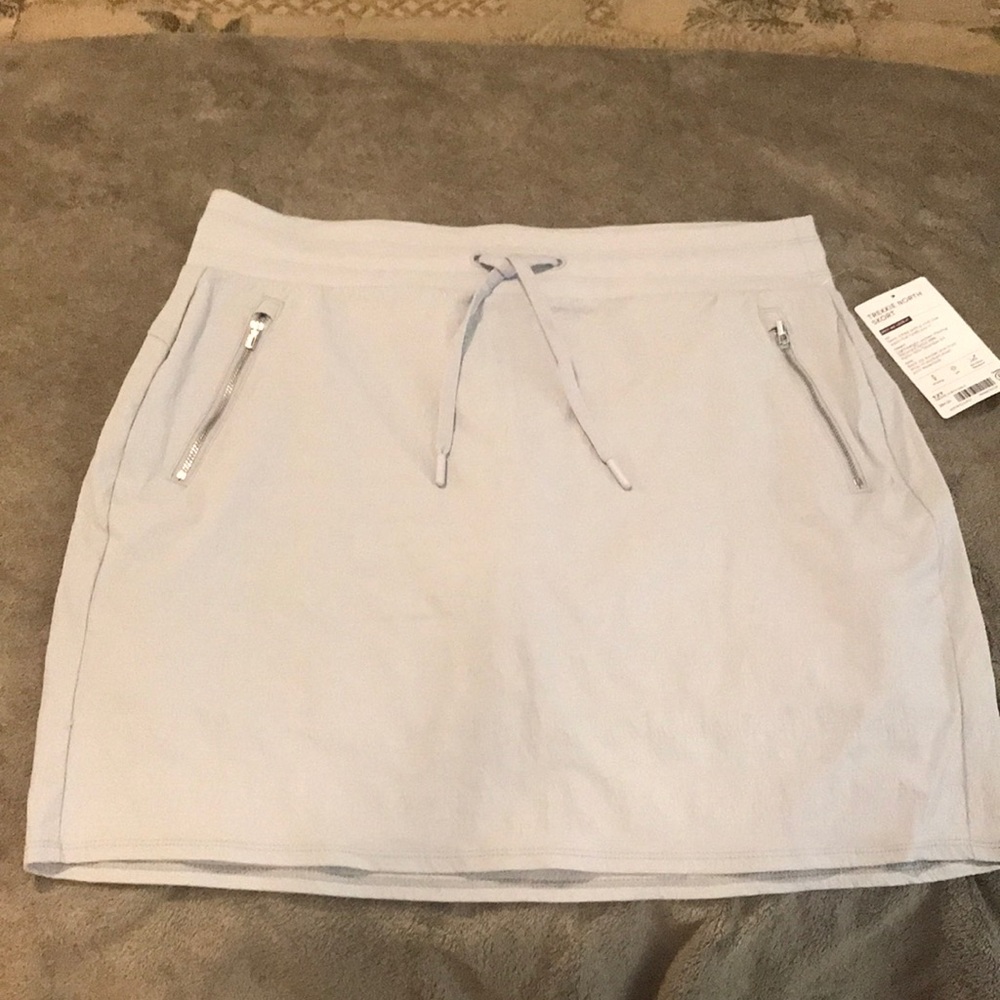 Athleta 12T light gray trekkie north skirt. NWT